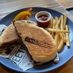 エムクルーカフェ