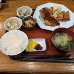 お酒と会席料理　居酒屋　三平 - 鳥かつと春巻きの日替わり定食