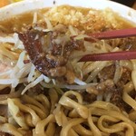 麺屋豚道場ぶた壱 - 『ぶた壱』のアブラはかなり濃ゆいぞ！！！
      
      ホロ肉も混ざった逸品ヽ(´o｀
      
      コレをまとったヤサイはやっぱり美味い！！！
      
      ヤサイそのままにすべきだったなぁ〜〜〜
      
      
      
