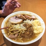 麺屋豚道場ぶた壱 - 妻は“小豚ラーメン” ¥1000。
      極厚ブタが5枚！！！
      
      ヤサイスクナメニンニクマシアブラマシ！！！
      
      のニンニクモンスターっぷり^^;
      
      
      
      
      
      