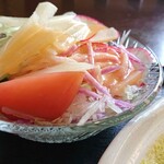 山水亭 - 新鮮なサラダ