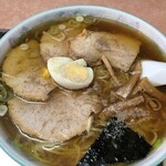 大勝軒 - ホワイトペッパーを投入