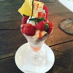 珈の菓 - ambassador special    バローナのinspiration、フランボワーズと、パッションを贅沢にあしらった、限定パフェ。この機会に、お試しください。