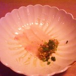 酒陶　築地 - 玄海産真鯛　甲烏賊のゲソの肝和え