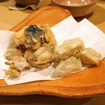 割烹はらだ - 揚げ河豚 と 海老芋の天ぷら
