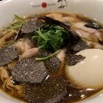 Japanese Soba Noodles 蔦 - 黒トリュフチャーシュー味玉醤油Soba