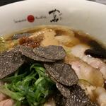 Japanese Soba Noodles 蔦 - 黒トリュフチャーシュー味玉醤油Soba