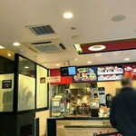 Wendy‘S Ｆirst Kitchen - 店内。カウンターの右側にはセルフ注文機もあり。