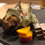 肴菜や くに蔵 - さざえのつぼ焼き 干し柿バターも絶品