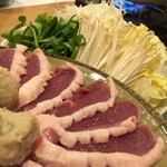 肴菜や くに蔵 - 冬のみ食べられるという「鴨鍋」。 澄んだ出汁にたっぷりのねぎ、セリ（もちろん根っこも）、そして鴨、幸せです。