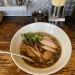 啜磨専科 - モチ豚背脂～麺（880円）＋味付玉子（100円）