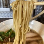 啜磨専科 - 「川の先の上」製という中太ストレート麺