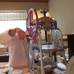 青華こばやし - かき氷作成中