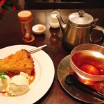 パルファン - ケーキセット◆栗と小豆のアーモンドクランブルタルトとアルションブルー