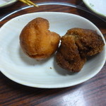 沖縄料理 サスケ - サーターアンダギー（プレーンと黒糖）