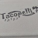 タコペリ - テイクアウト用容器の店名印字