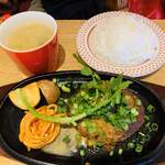 ハチ - 相方の「仙台味噌のバター仕立てハンバーグ」♫