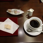 Toransui Toshikishima - カフェバッハのコーヒー と とらやの おひがし