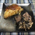 RF1 - チキンとポテトのチーズ焼きと牛肉のグリル霜降り平茸添え