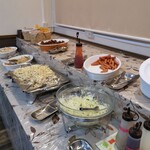 サンホテル鳥栖 - 色々おかずがあります。無料ですよ(ﾟДﾟ ||)