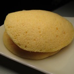 栄町 松坂屋 - 蒸しどら焼は黄色い皮が特徴的