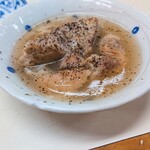 ホルモン千葉 - 付きだし。ここにラーメン入れて食べたら美味しいはず！