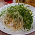 ラーメン 虎一番 - 蒸し鶏のネギ生姜ソース