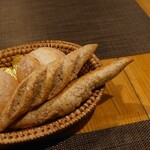 オー・ボン・ヴィヴェール - パンやコーヒーはおかわりできます