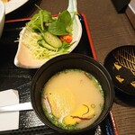 北〇 - 定食セット、サラダと汁