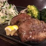 肉ろばた 肉の寿司 carne - 料理写真:厚切り牛タン鉄板焼き