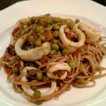 カメレオン - 槍烏賊とグリーンピースのトマトソース