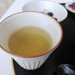 薬膳きももき - ランチにはそれぞれの句茶が付いてきます、この日はコーン茶でした