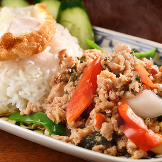 Enjoy popular gapao and tom yum Ramen at a great value ♪ High cost performance lunch