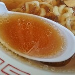 わたりや - スープは、醤油感が出すぎず、丁度良い醤油感です。