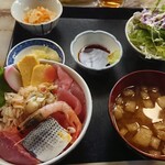 炉ばた焼き 山恵 - 今日の日替りランチの海鮮丼(税込580円)
