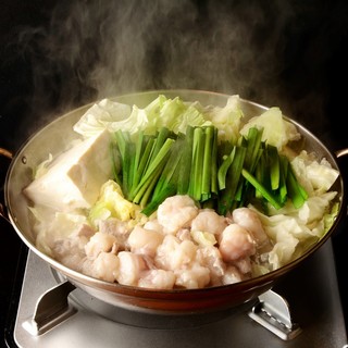 【名物１】国産牛ホルモンのもつ鍋