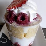 ハッピーベリー - ダブルベリーのチーズパフェ