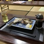 野田の元湯 - 【魚(スズキ)の塩焼き】あたたかいお茶(セルフ)と一緒にいただきました。