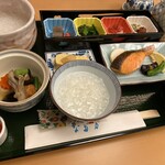東京 なだ万 - おかゆ朝食 定価は3850円