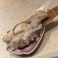 すし岩瀬 - 喉黒の蒸し飯。脂が豊富なので、レンゲにのせていただきます