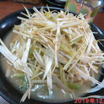 とんこつラーメン まる一 - ネギ山ラーメン　800円