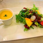 アマルフィイ・モデルナ - 鎌倉野菜のサラダと安納芋と豆乳のポタージュスープ