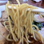 喜八 - 醤油チャーシューメン麺リフト