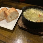 MILLE FIORI - カマンベールチーズのアヒージョ バケット2ケ付（￥800）