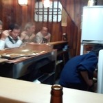 おでん 十七八 - カウンターの鍋と常連客のみなさん