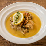 Lightly stewed local chicken with lemon thyme flavor