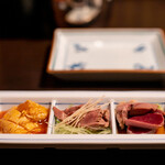 鳥田中 - 2019.12 丹波地鶏の抱き身漬け 黄身醤油和え、湯引き盛り（丹波地鶏 肝砂肝心臓）