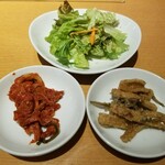 炭火焼肉・韓国料理 KollaBo - キムチやサラダ、おつまみ