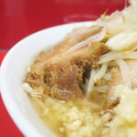 ラーメン二郎 - 豚の厚み