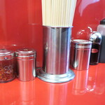 ラーメン二郎 - 卓上調味料